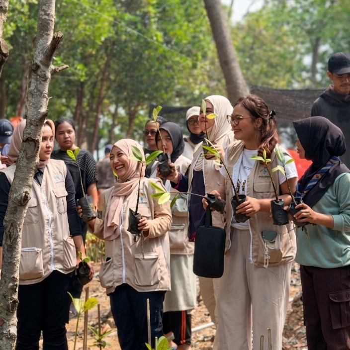 Aksi Penanaman Bibit Mangrove Bersama Pemuda